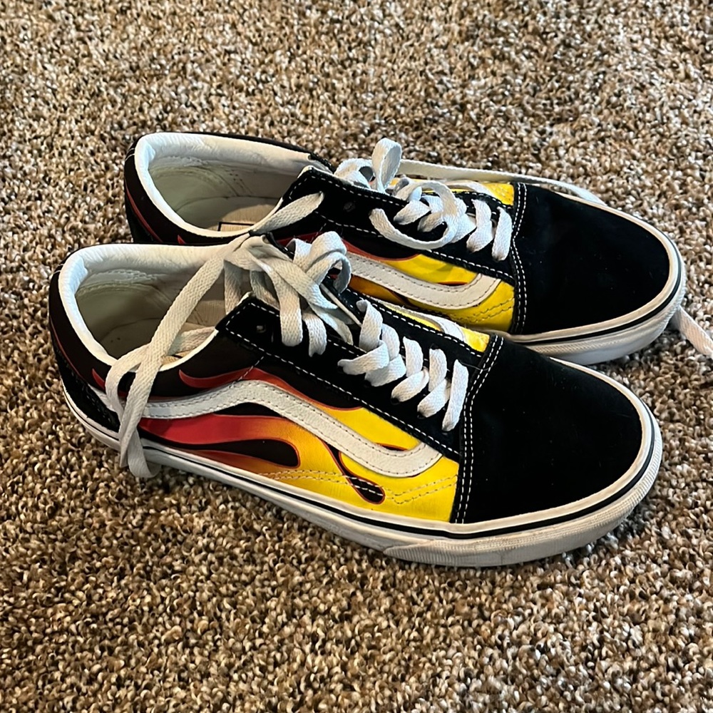Lace-up flame vans women’s 8